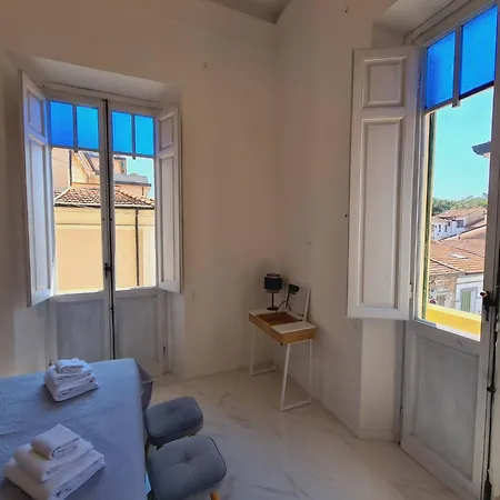 Allegra With Balcony Apartment